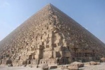 La piramide “bloccata”. Definanziamento universitario e impasse della ricerca